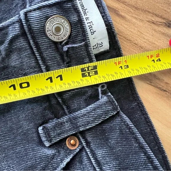 Abercombie & Fitch Curve Love Ultra High Rise Mom Shorts Black Distresses Sz 12 - Picture 7 of 8